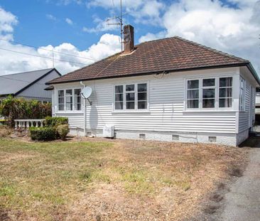 Charming Bungalow in Hamilton East - Photo 1
