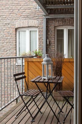 Gemütlich möbliertes Stadtapartment mit Balkon Nähe Friesenplatz und Stadtgarten - Photo 1