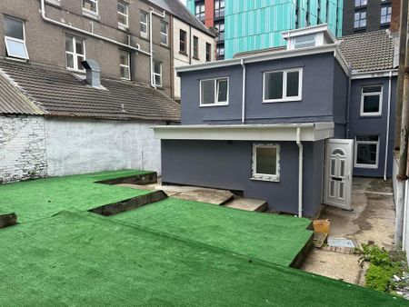 1 bedroom in a house share to rent - Photo 4