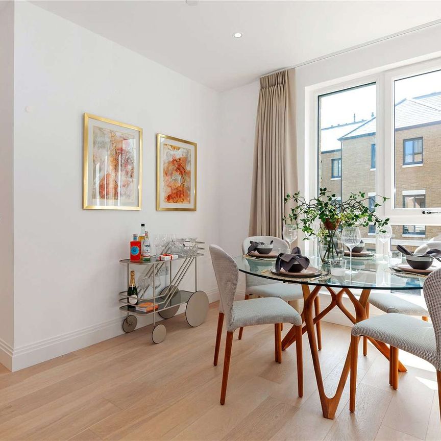 A luxury three bedroom apartment with riverside views. - Photo 1