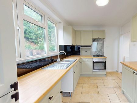 Semi-detached house to rent on - Photo 3