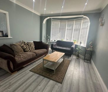 4 bedroom semi-detached house to rent - Photo 1