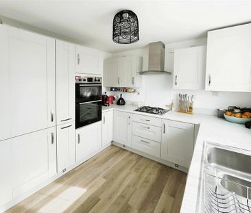3 bedroom semi-detached house to rent - Photo 2