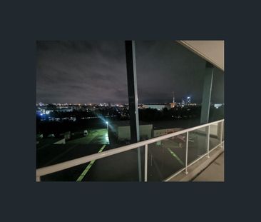 2 bedroom apartment with huge study and fantastic balcony view, onl... - Photo 5