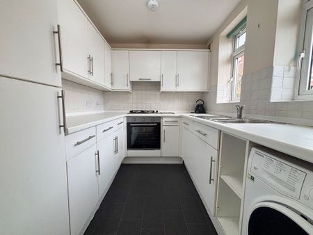 2 bed apartment to rent in The Blundells, Goodway House The Blundells, CV8 - Photo 3