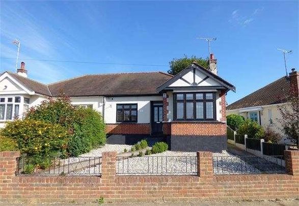 Mornington Crescent, Hadleigh, Hadleigh, SS7 - Photo 1