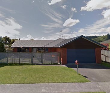 Raumati South - 4 Bedrooms - Photo 2