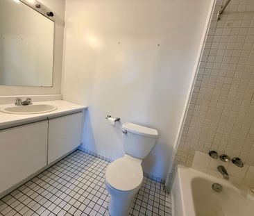 For Lease - 2760 Carousel Crescent Unit# 102, Blossom Park - Airpor... - Photo 5