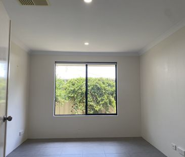 Modern Family Home - Photo 3