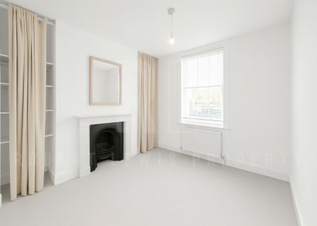 Characterful Two-Bedroom Maisonette Camden Town – Arlington Road, NW1 7ES - Photo 2