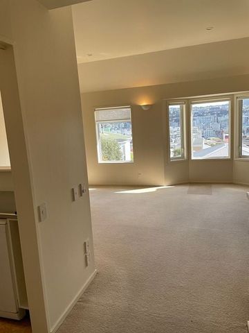 Sunny aspect with harbour view. - Photo 4