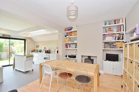 House To Let - Photo 2