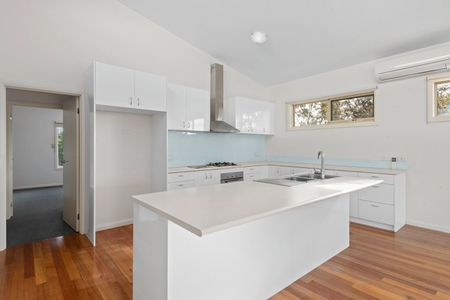 Fabulous Spacious Townhouse - Photo 2
