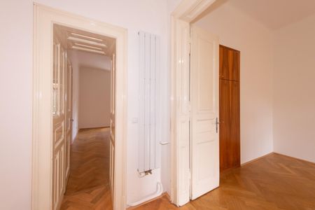 Exklusive Altbauwohnung in Bestlage: Neu saniert, großzügiger Balkon & Spitzenlage gegenüber der TU Graz - Foto 2