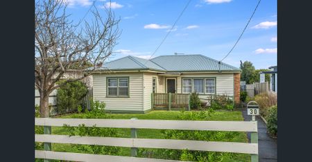 Charming Home in Central Location - Photo 5