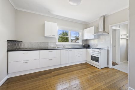 Neat as a Pin Residential House in Sebastopol - Photo 4