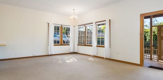 Situated in the peaceful streets of Toowong - Photo 2