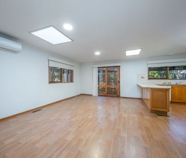 Charming Family home with Beautiful Gardens - Photo 4