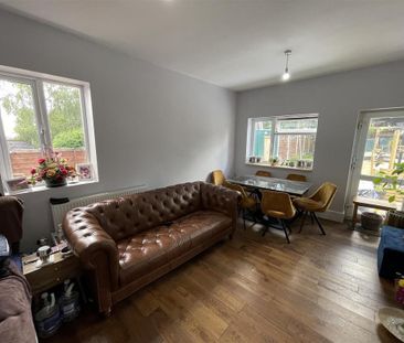 2 bedroom semi-detached bungalow to rent - Photo 2