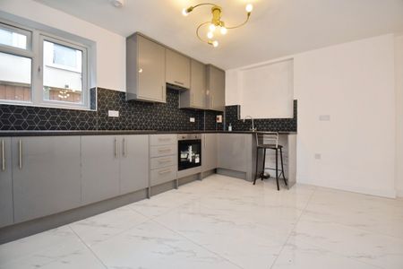 Flat to rent - High Street, Swanley, BR8 - Photo 5