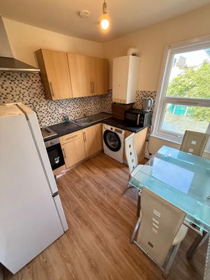 2 Bed Flat, Buckingham Road, E15 - Photo 1