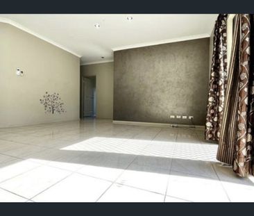 Spacious Four-Bedroom Family Home in a Convenient Epping Location - Photo 4