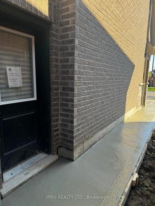 Detached Home For Lease | W9037369 - Photo 1