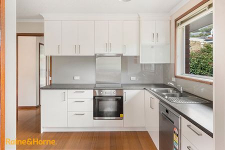 28 Clift Street, Mount Stuart, TAS 7000 - Photo 2