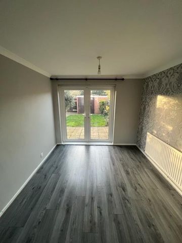 3 bedroom semi-detached house to rent - Photo 4