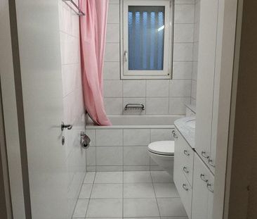 4 Zimmer-Wohnung mit grossem Balkon im Grünen - Photo 1