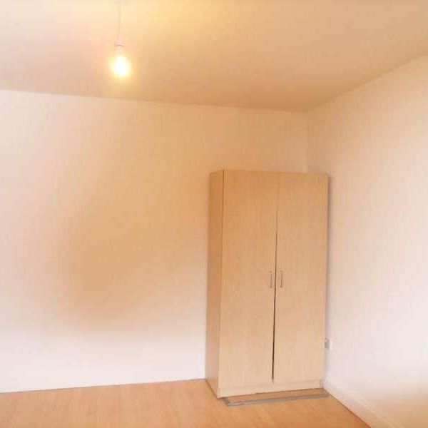 Legrace Avenue, Hounslow, TW4 - Photo 1