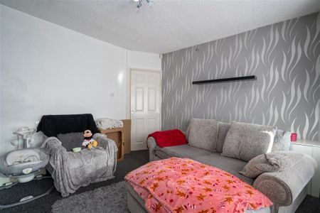 2 bedroom semi-detached house to rent - Photo 5