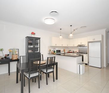 Beautifully Presented Single Level 3 Bedroom Duplex with Ducted Air... - Photo 3