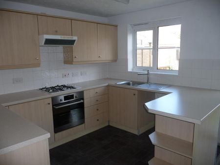 3 bedroom semi-detached house to rent - Photo 4