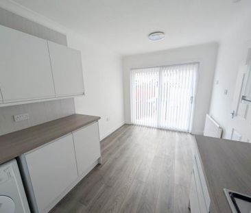 2 bedroom semi-detached house to rent - Photo 5