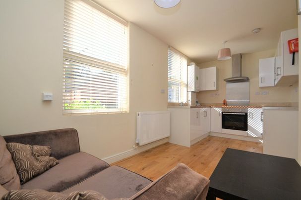 Loampit Vale, London, SE13 - Photo 1