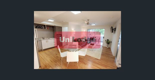 EXCELLENJT OPPORTUNITY TO RENT A LARGE, QUIET AND COMFORTABLE ROOM - Female Only - Photo 1