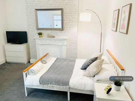 1 bedroom in a house share to rent - Photo 4