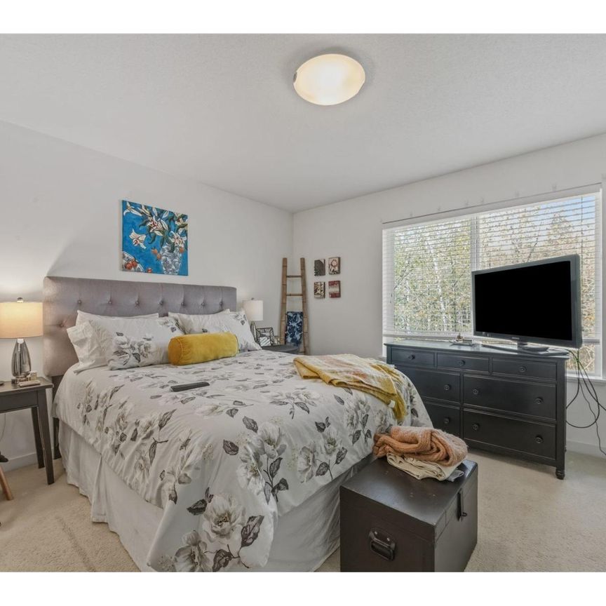 Niche Townhouse in South Surrey! - Photo 1