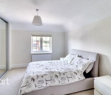 4 bedroom detached house to rent - Photo 2