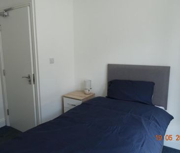 4 bedroom private hall to rent - Photo 4