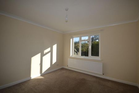 4 bedroom semi-detached house to rent - Photo 5