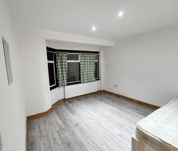 Room in a Shared House, Wyvenhoe Road, HA2 - Photo 2