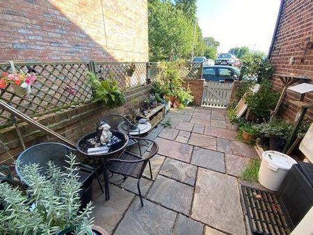 2 bedroom terraced house to rent - Photo 5