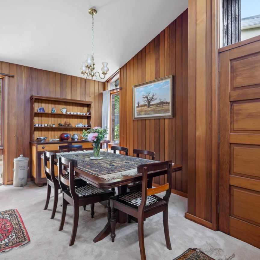 Tranquil Family Retreat in a Leafy Setting - Photo 1