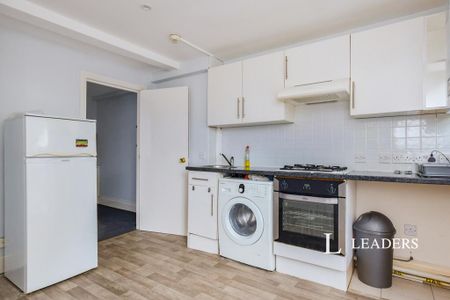 1 bedroom flat to rent - Photo 2