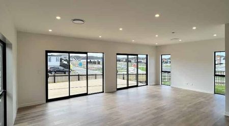 Modern family home - Photo 5