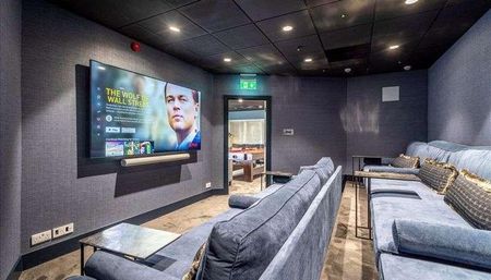 Circus Apartments, Canary Wharf, London, E14 - Photo 2