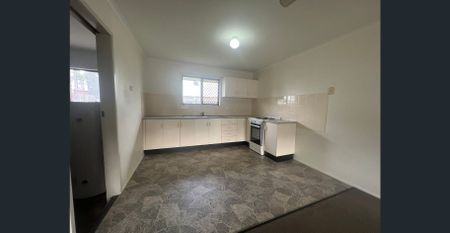 Fully Airconditioned 2 Bedroom Unit Ideally Located to Mt Pleasant Shopping Centre & Schools! - Photo 2