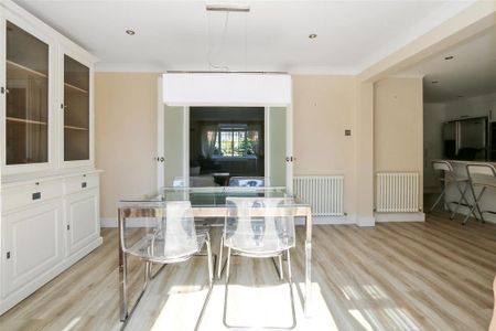 4 bedroom detached house to rent - Photo 4